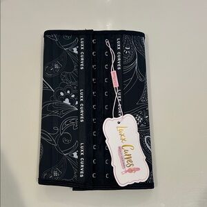 New in package Luxx Curves Black Paisley Waist Trainer size 3XSmall, short torso